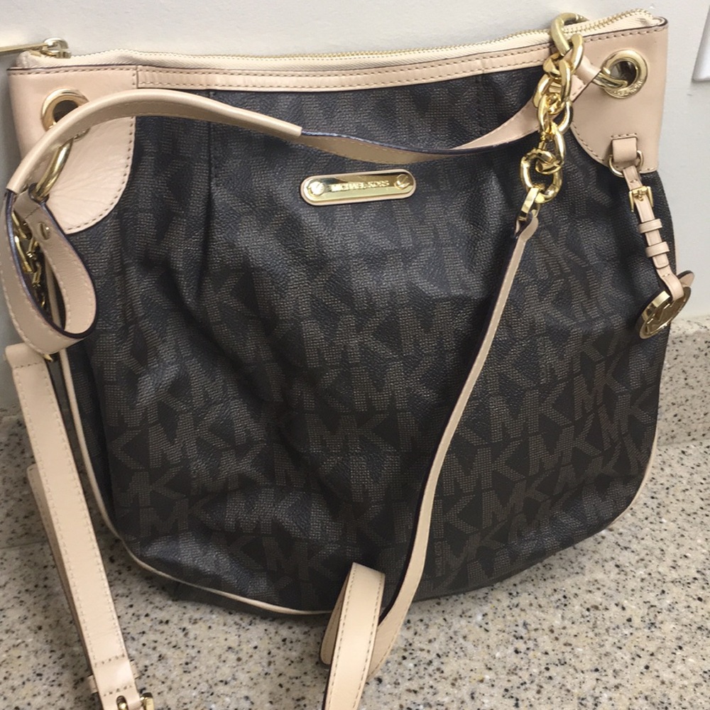 Michael Kors crossbody-Tan print & gold hardware.
